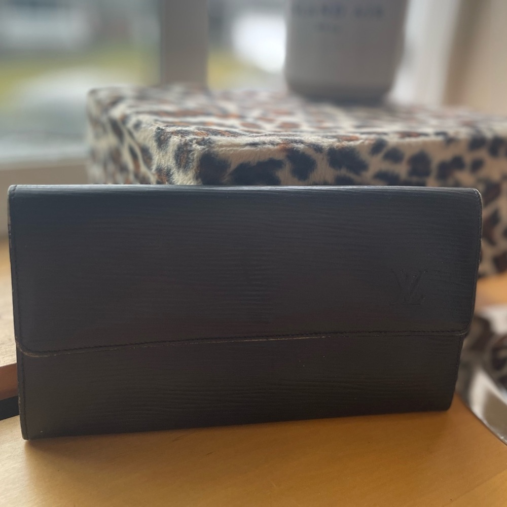 Louis Vuitton Epi Portefeuille Sarah Long Wallet Black